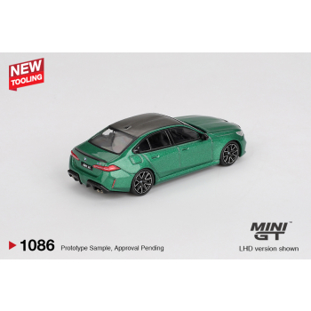 BMW M5 (G90) 2024 Isle of Man Green metallic - skala 1:64 - Mini GT